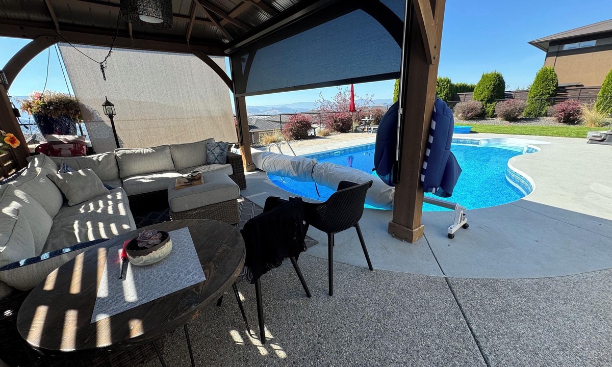 Foothills House | Poolside Paradise Retreat: Private Suite with Pool , Hot Tub & Scenic Views"