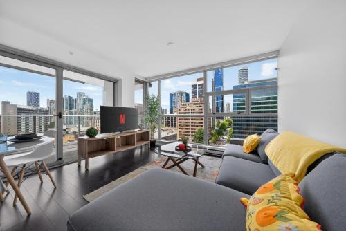 Downtown Vancouver Apartment | Prime Downtown 2BR Retreat Near Granville, Robson and Pacific Centre Mall