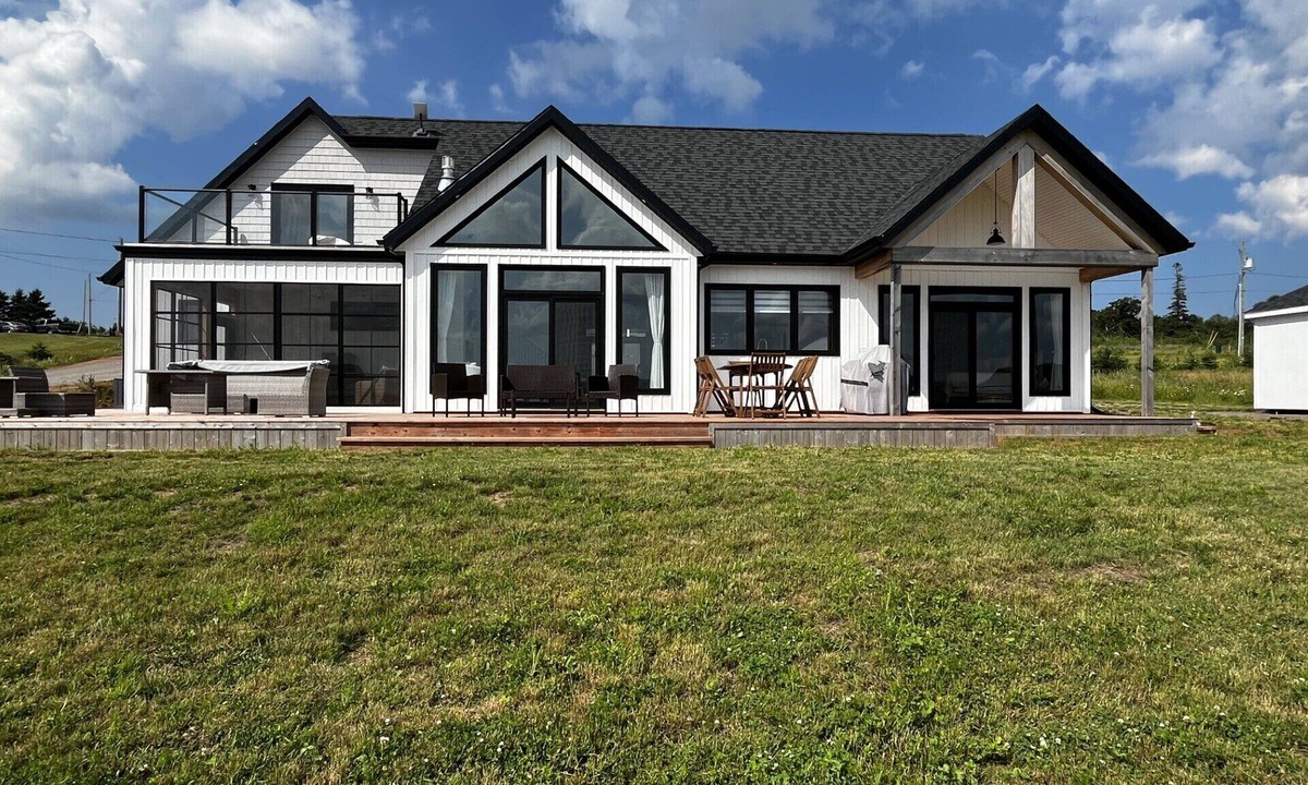 French River House | Prince Edward Island riverside retreat - 10 minutes from world famous beaches