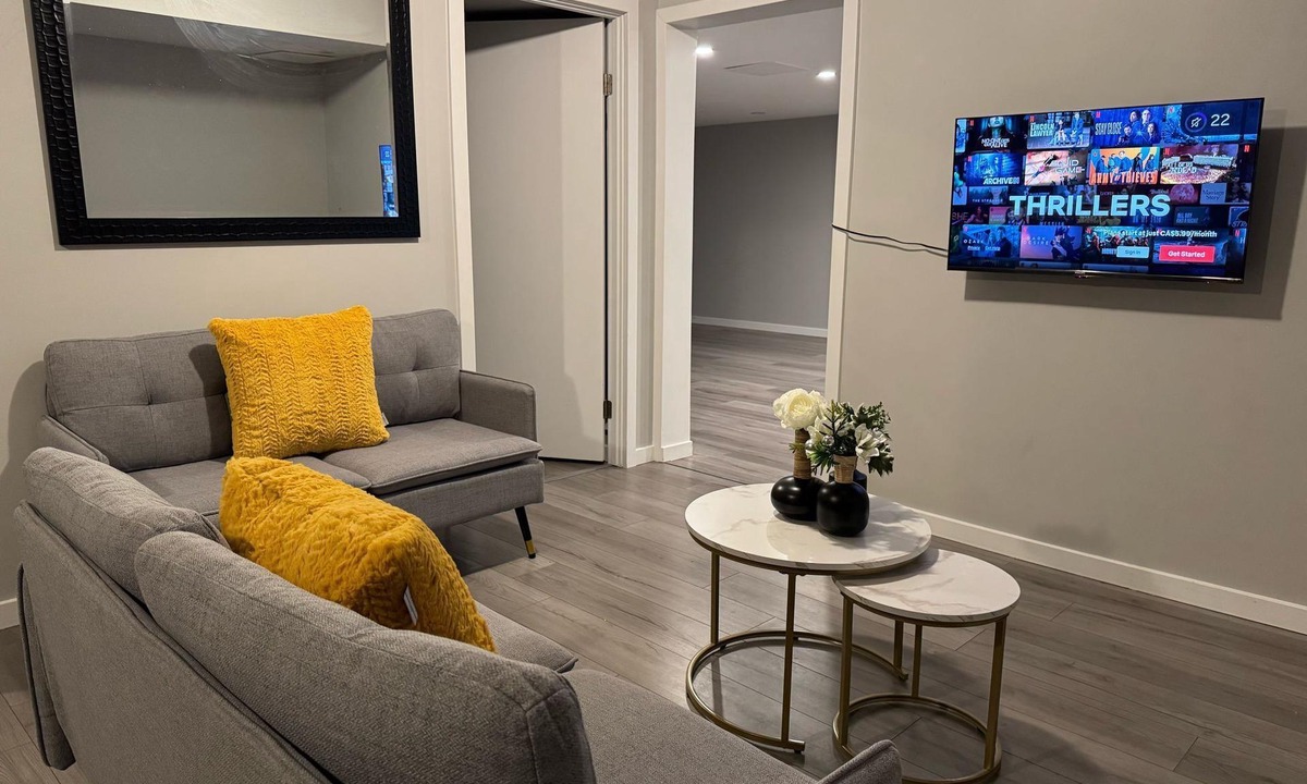 Hatzic House | Private 2-bed+1 Bath suite across Fraser River & with majestic views of Mt Cheam
