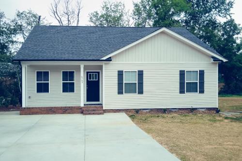 Southmont House | Private Dock! Lakefront Family Escape in Salisbury