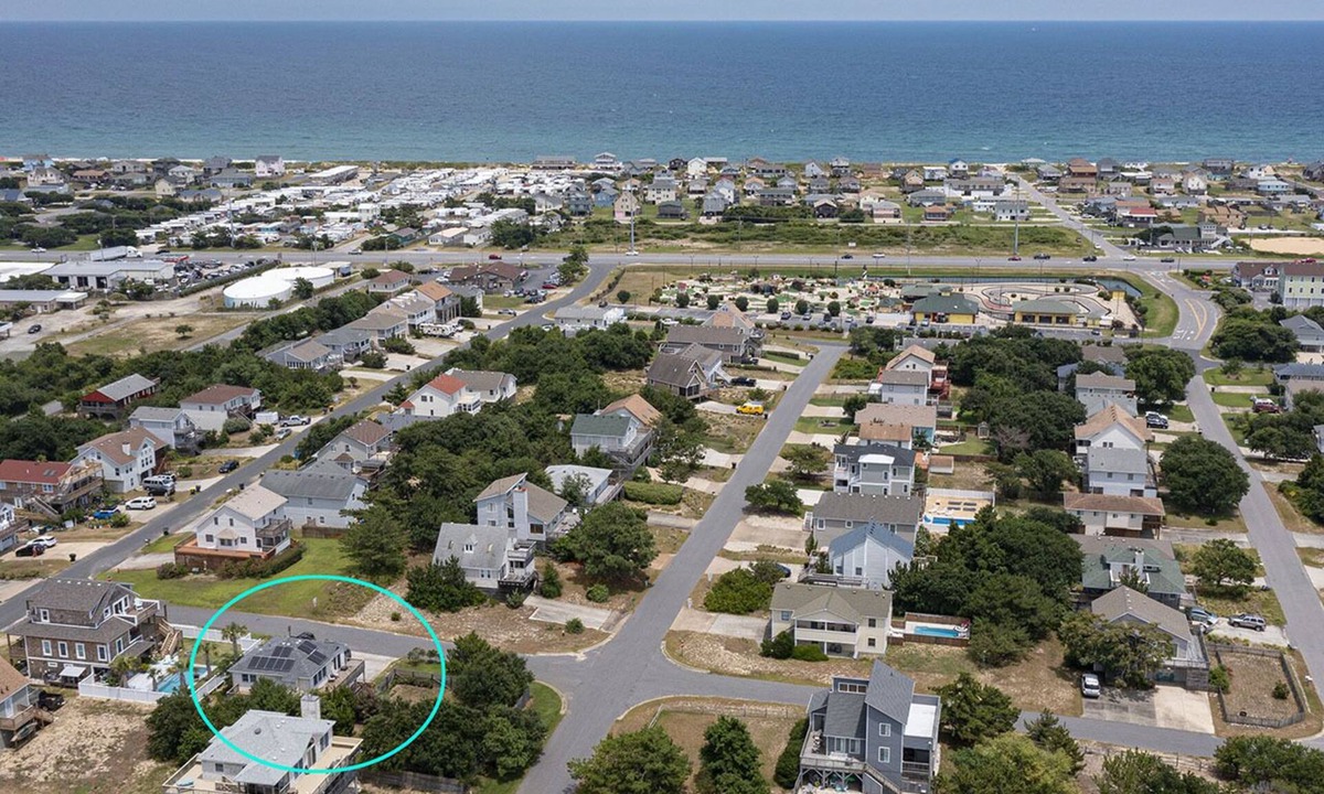 Colington House | Private efficiency close to the beach & bay! Great for couples. Dog-friendly.