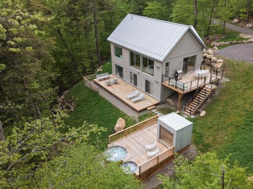 Lac Superieur Village Ski Chalet | Private Nordic Spa Retreat - Mont-Tremblant