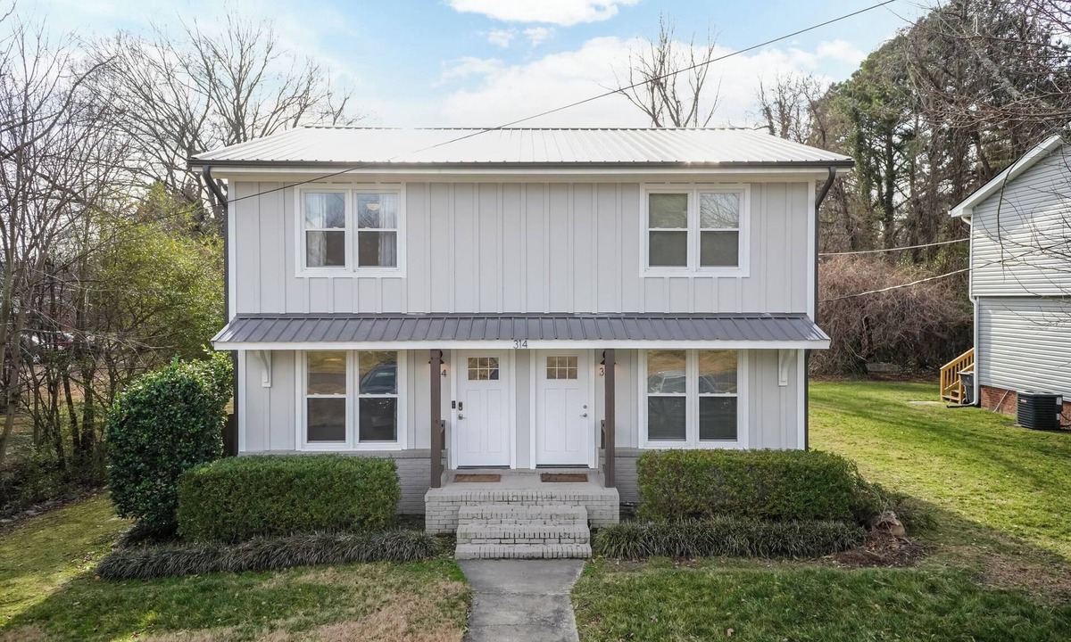 Apex House | Private, Updated Townhouse in DT Apex