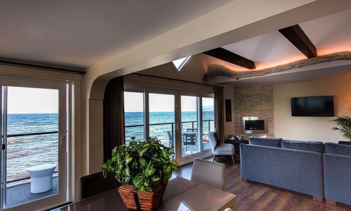 Regional District of Nanaimo Hotel | Qualicum Beach Ocean Suites