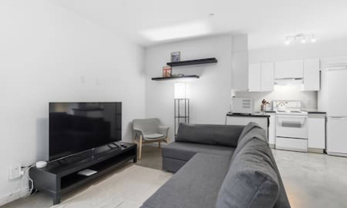 Knight House | Quiet & Comfortable 1 BR Guest Suite!