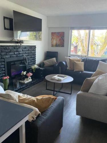 Kitsilano House | Quiet-comfy 3 bedroom house on a tree lined street in Kitsilano