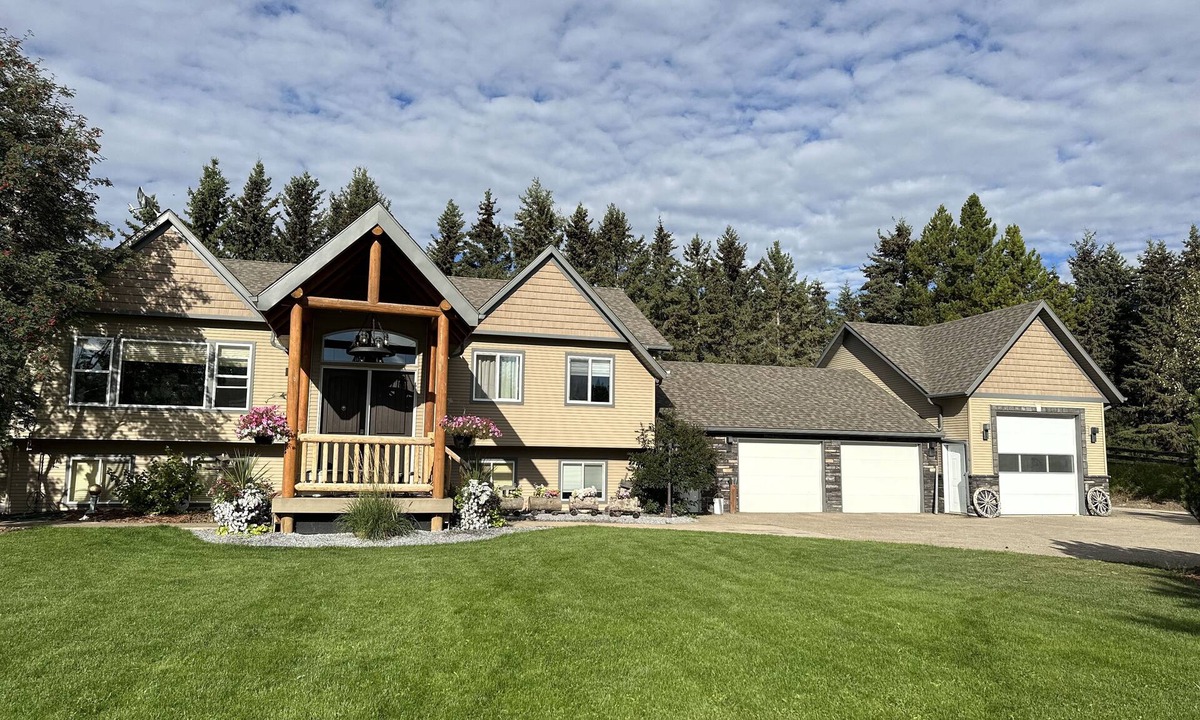 Markerville House | Quiet relaxing home on acreage just minutes from Sylvan Lake