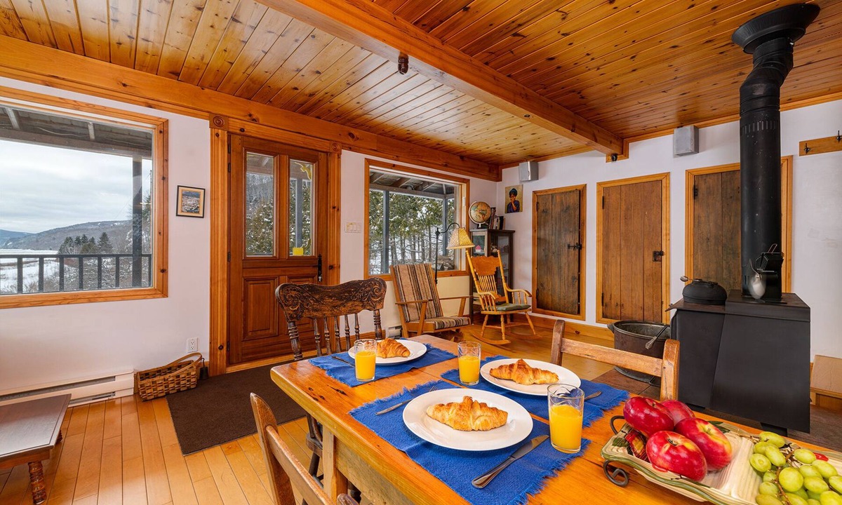 Saint-Joseph-de-la-Rive House | Quiet sector near the St-Laurent river