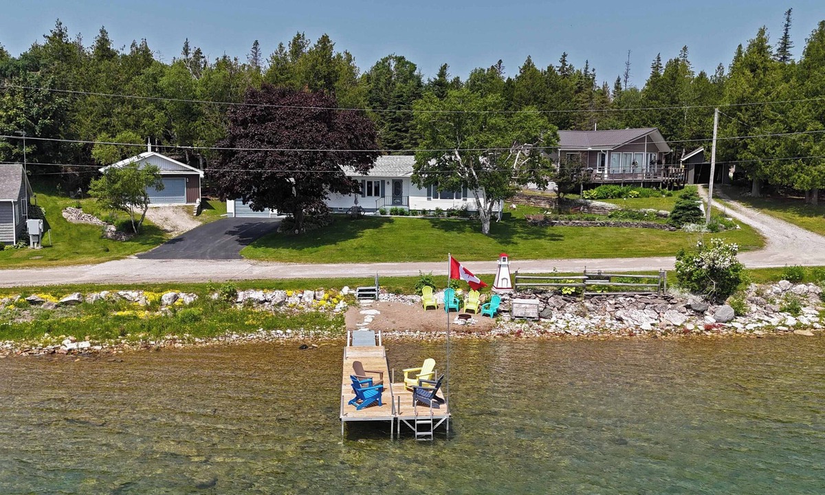 Manitoulin District House | Quiet & Updated Waterfront Manitoulin Retreat with Beautiful View! Sleeps 6.