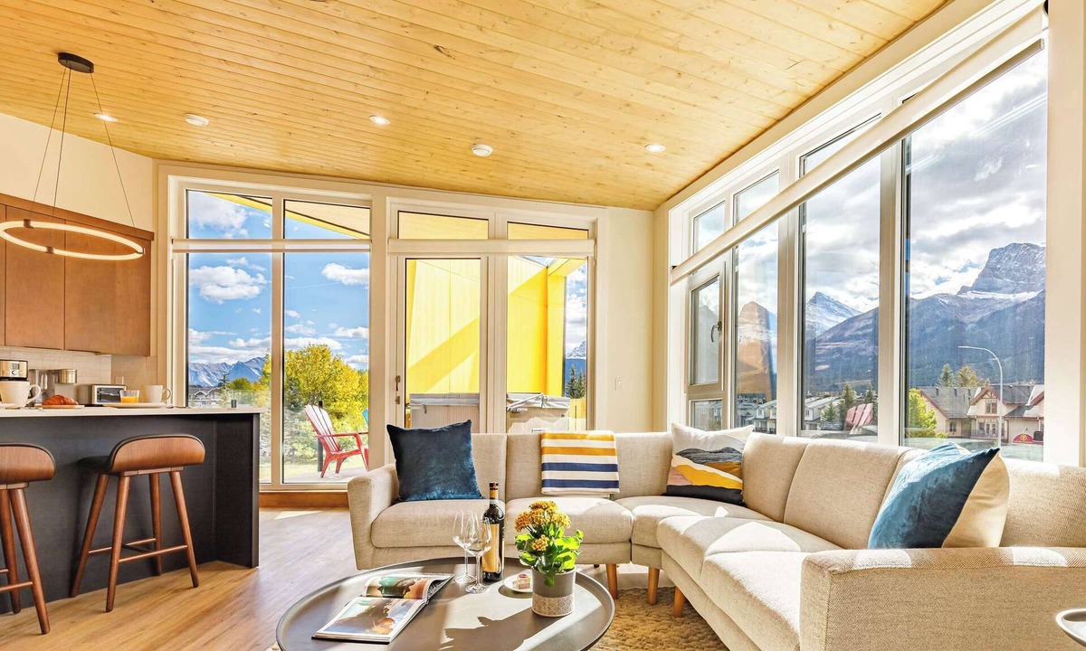 Canmore House | Ravens Peak - Private Hot Tub!