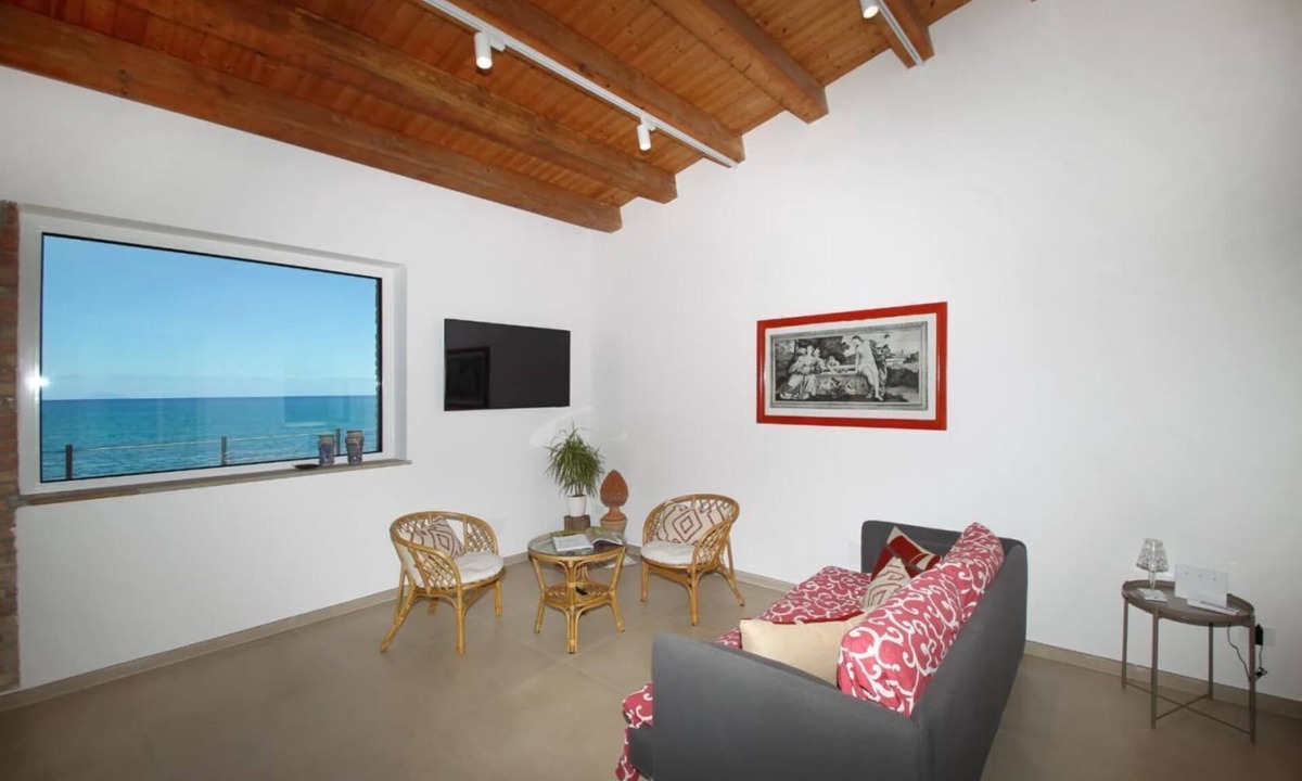 Marina di Caronia Cottage | Relais Villa Giovanna -on the sea with garden