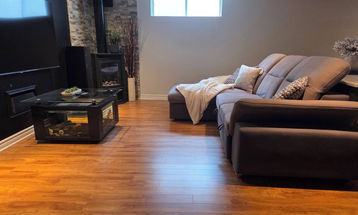 Mercier House | Relax after exploring the great city of Montreal and enjoy Poker Playground