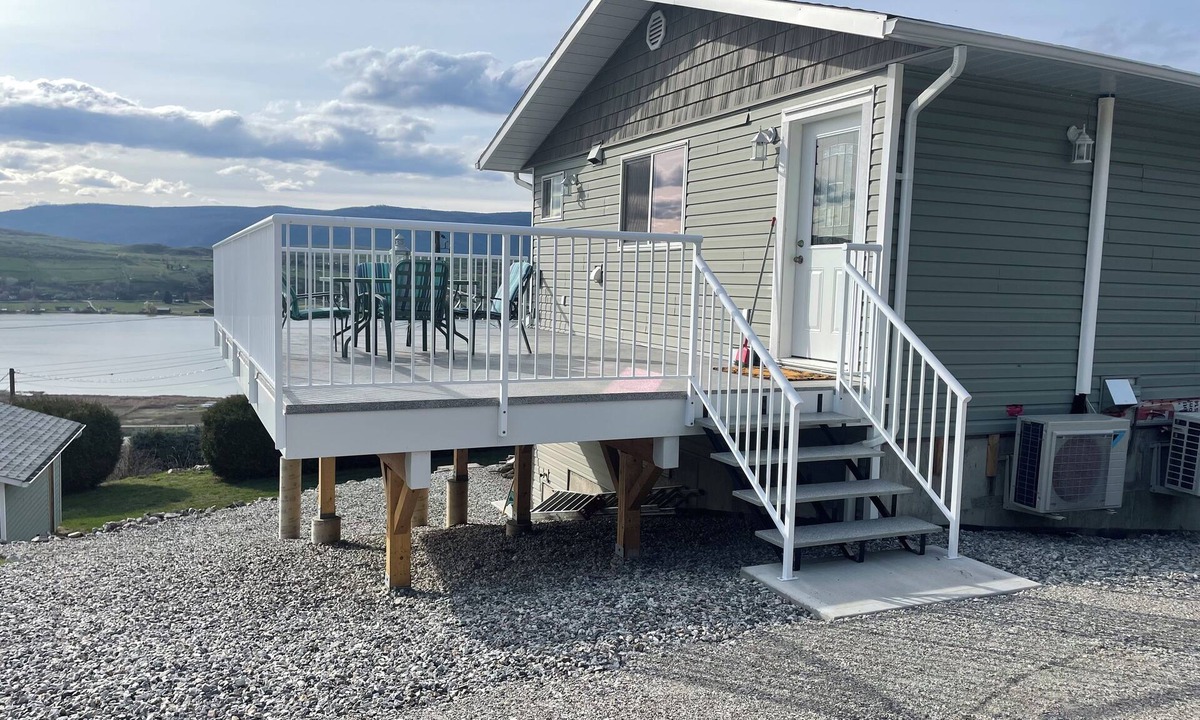 Vernon Apartment | Relax on the deck and enjoy the beautiful lake views in Vernon, (North Okanagan)