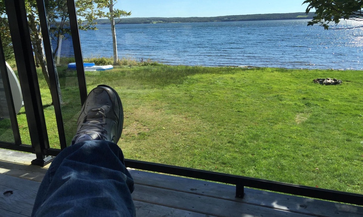 Evanston Cottage | Relaxing Cedar Log Cottage on Bras d'Or Lake over 300 Ft Private Beach & Kayaks
