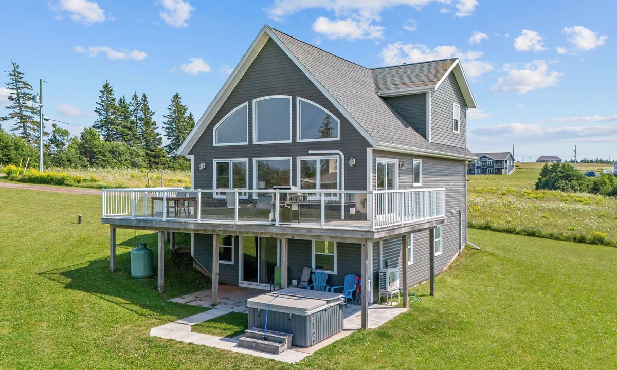 Stanley Bridge House | Relaxing Island Getaway Near Golf Beaches and Dining