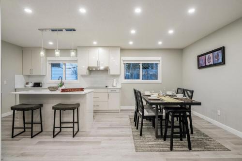 Northwest Calgary Apartment | Renovated 3BE, 2BA close to UoC, downtown, SAIT