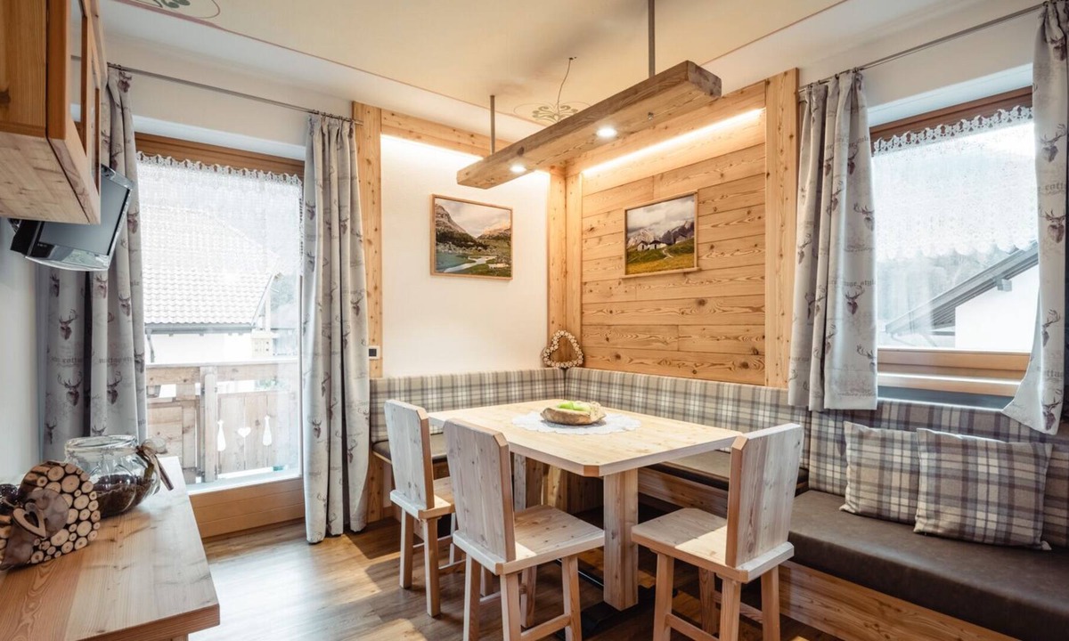 San Vigilio Apartment | Residence Corn - Standard Apartment 7 with Mountain View, Jacuzzi, Wi-Fi & Balcony