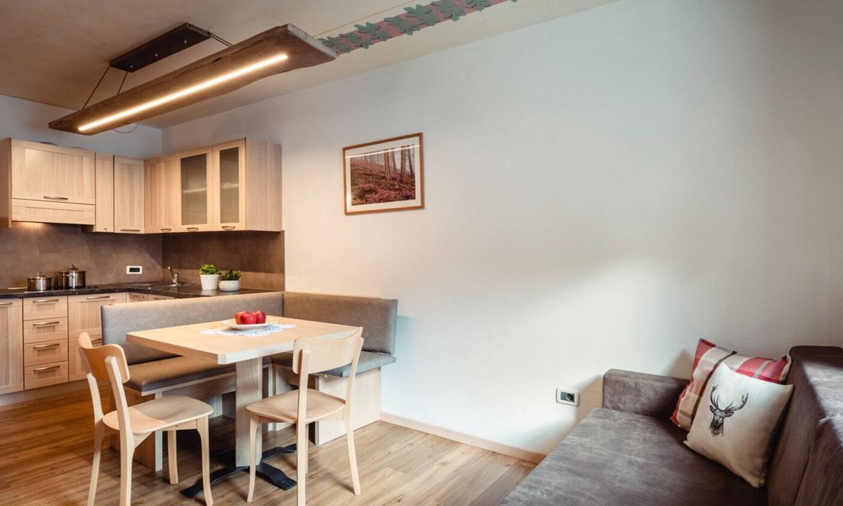 San Vigilio Apartment | Residence Corn - Standard Apartment 6 with Mountain View, Jacuzzi, Wi-Fi & Balcony