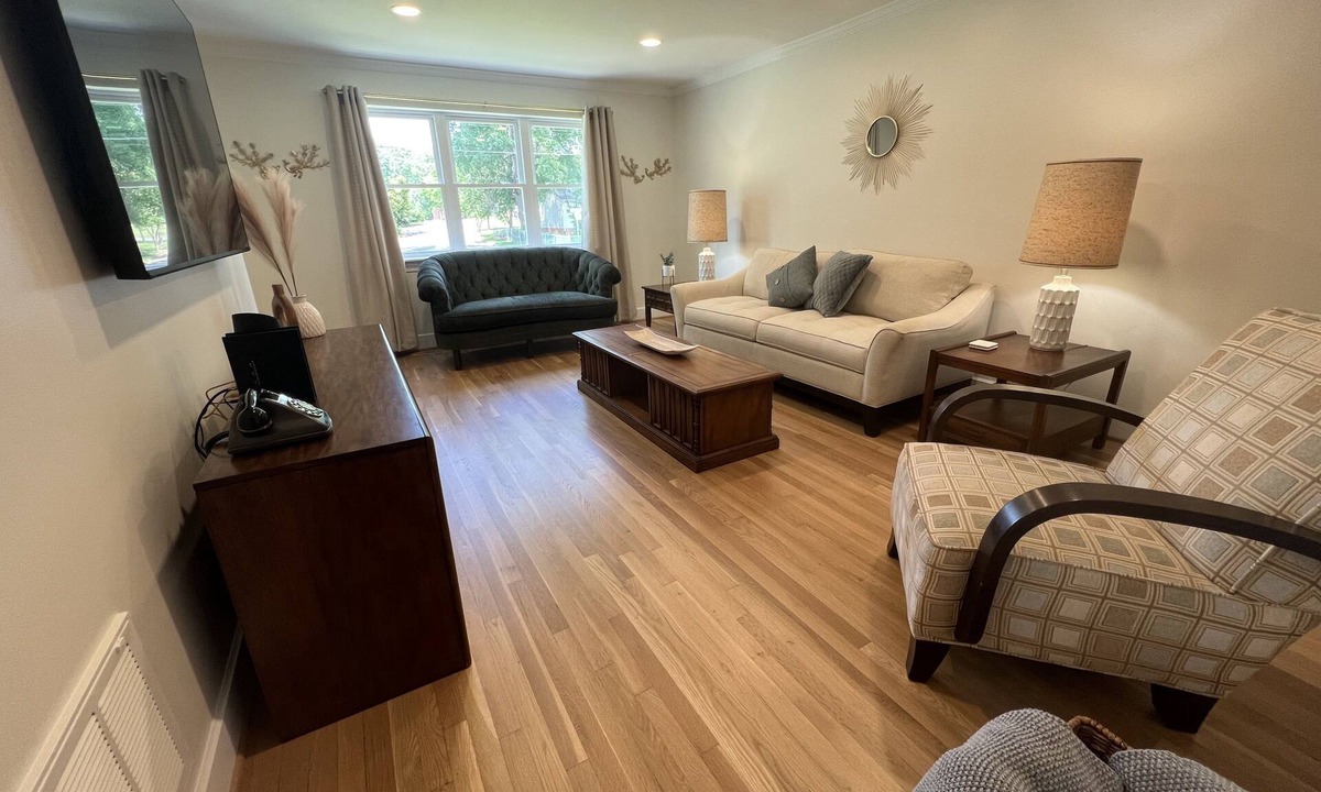 Oakwood Historic District House | Restful Mid-Mod in the heart of Hickory