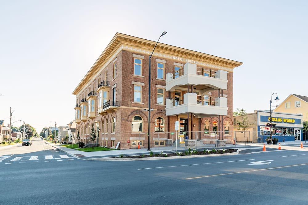 Smiths Falls Apartment | Rideau 1Bd Apartment Balcony Free Parking