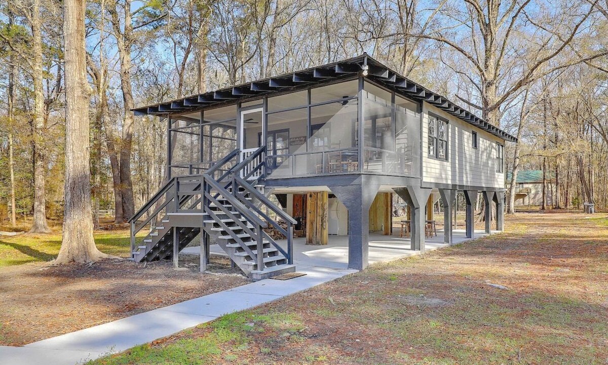 Ruffin Cabin | Riverfront Cottage with 2 docks and firepit located on the Edisto River