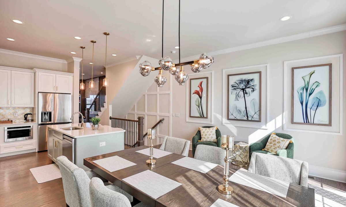 Hitch Village - Fred Wessels Homes House | Riverfront Retreats, Downtown