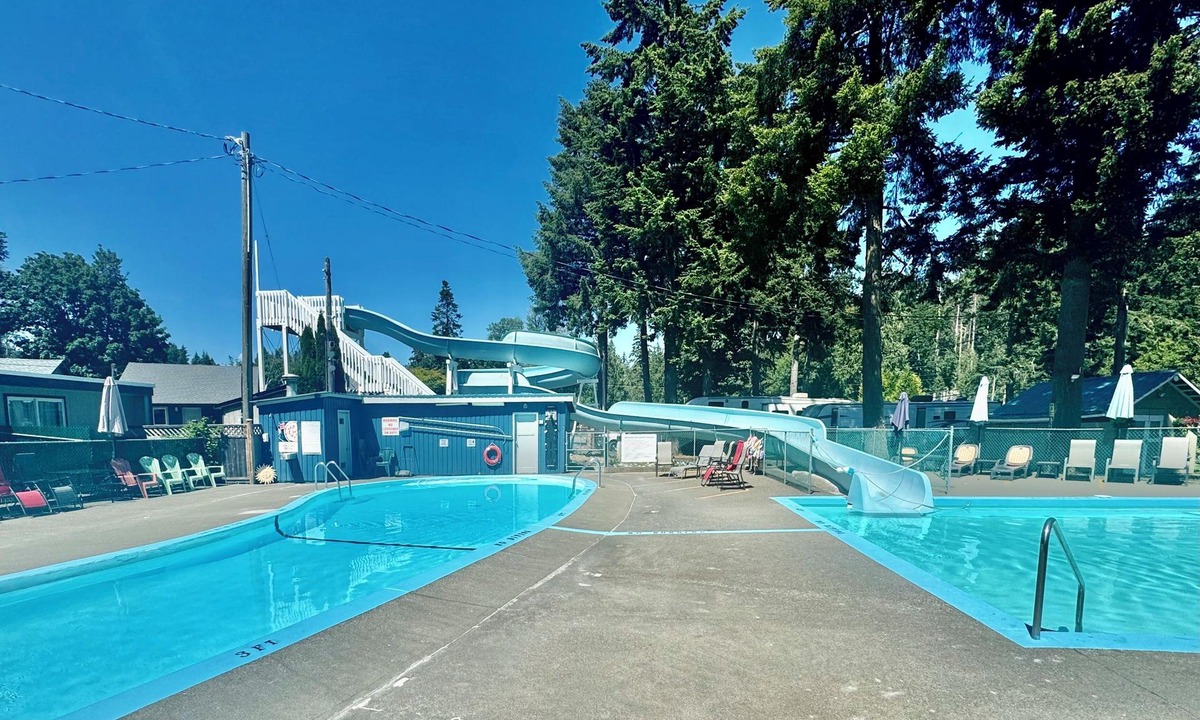 Regional District of Nanaimo Resort | Riverside Resort - One Bedroom Semi-Detached Cabin Suite