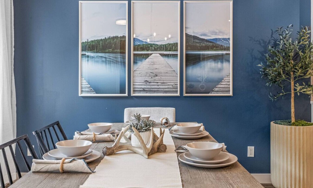 Canmore Villa | Rockies Escape for Groups w/Hot tub & Pool