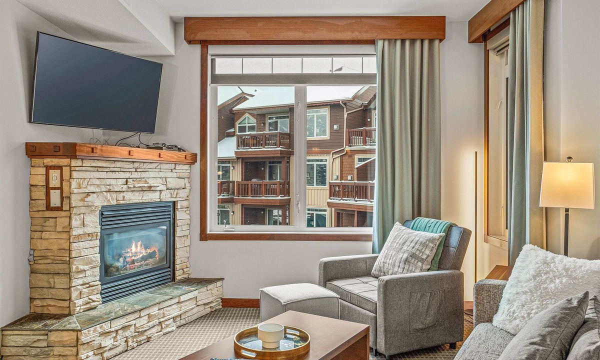 Canmore Apartment | Romantic Mountain Escape – Outdoor Hot Tubs & Private Balcony!