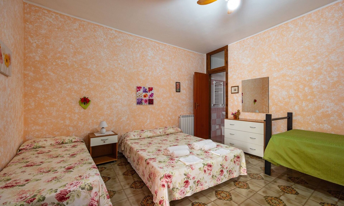 Ficarra Apartment | Room 'Appartamento 1 - Stanza 12' with Shared Terrace, Wi-Fi and Air Conditioning
