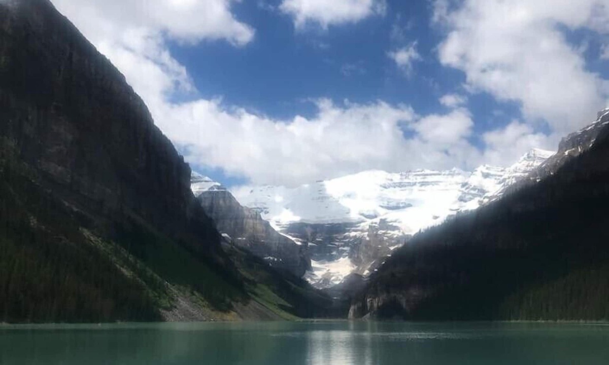 Town Centre Condo | RUNDLE CLIFFS- Luxury Condo- 5 minute walk to Main Street Canmore.