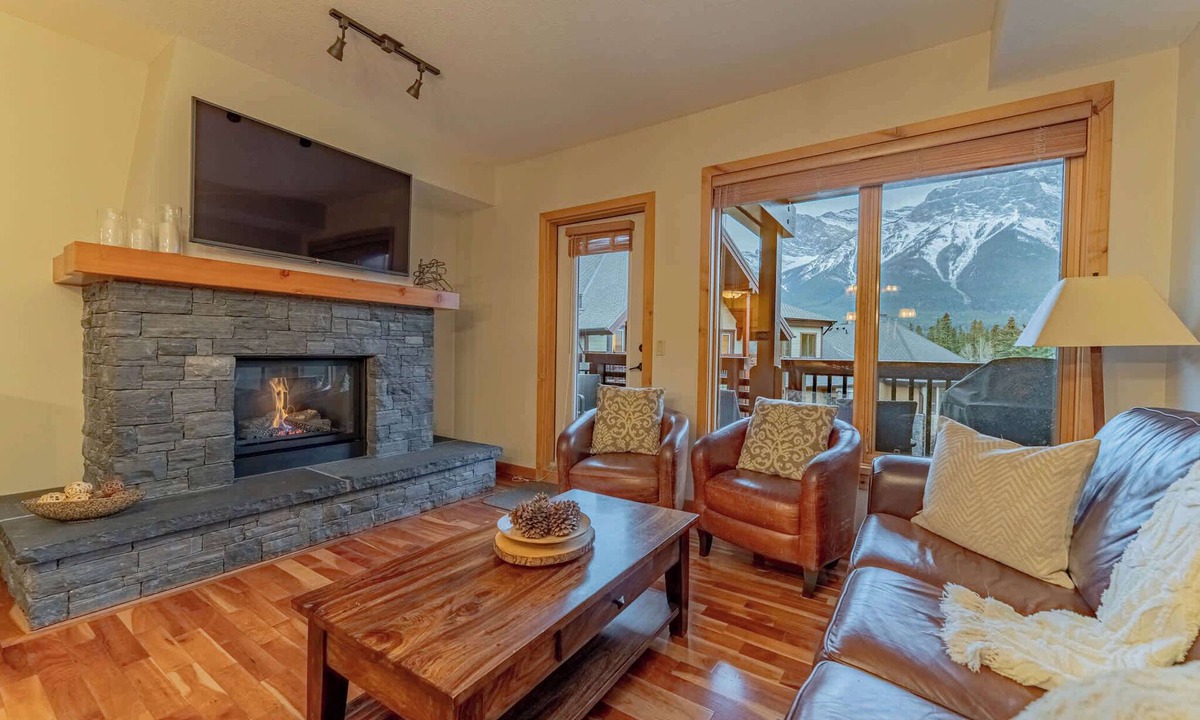 Canmore Apartment | Rundle Range Retreat Lux Mtn View Condo near dt