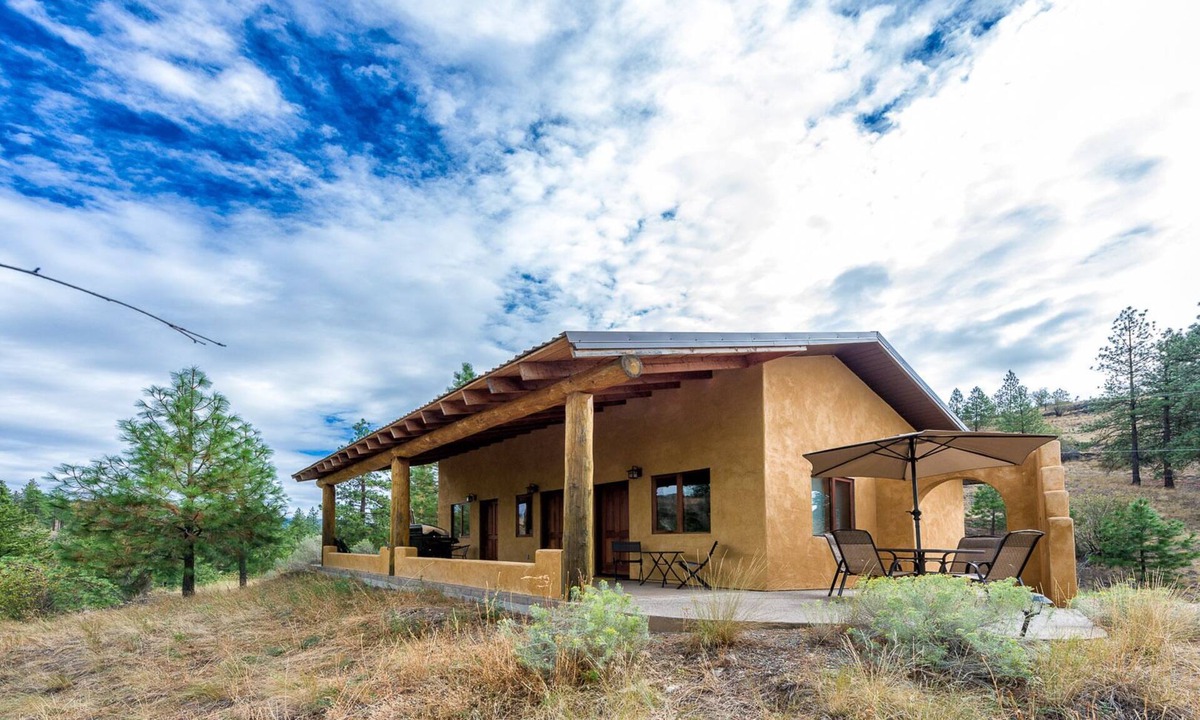 Okanagan-Similkameen House | Rustic elegance in Wine Country