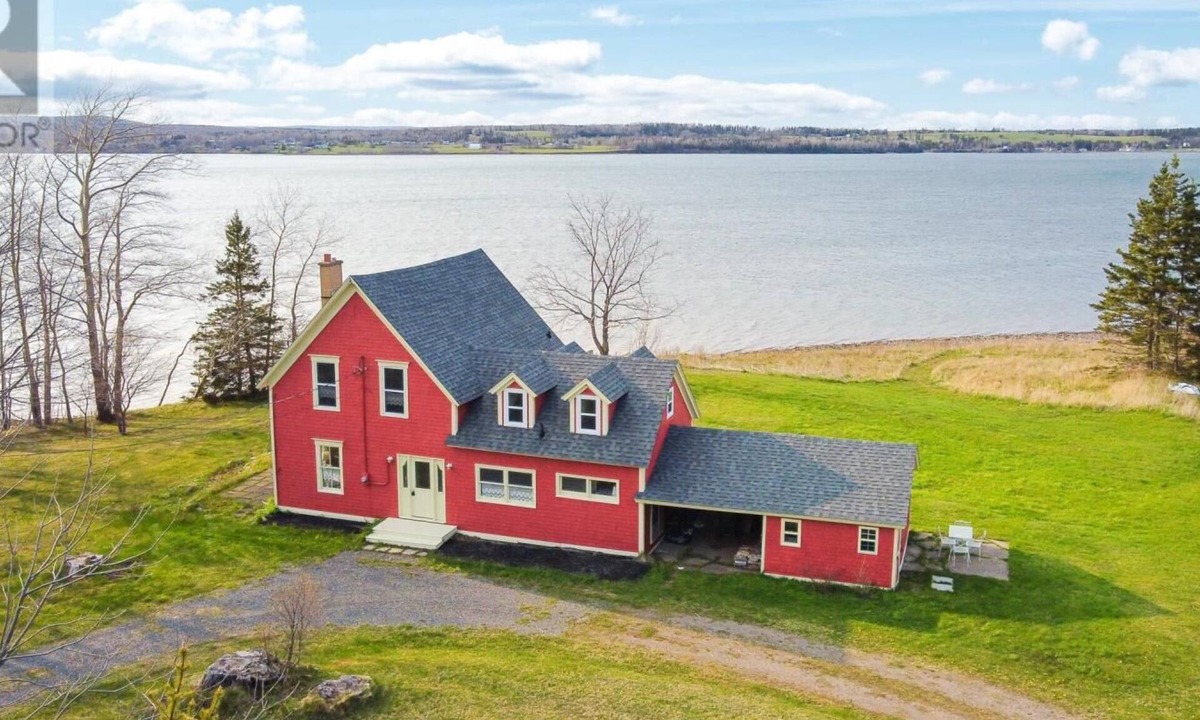 Cape Breton Regional Municipality House | Rustic waterfront farmhouse on Sydney Harbour, with amazing sunset views.