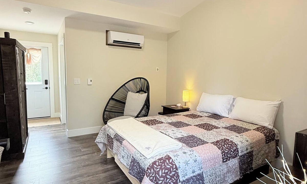 North Alton Apartment | Sakura Valley Studio Suite #3/Private Entrance in beautiful Annapolis Valley