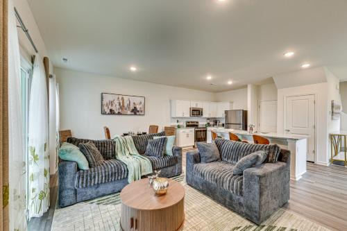Wilson County House | Screened Patio: Townhome 3 Mi to Dtwn Wilson!