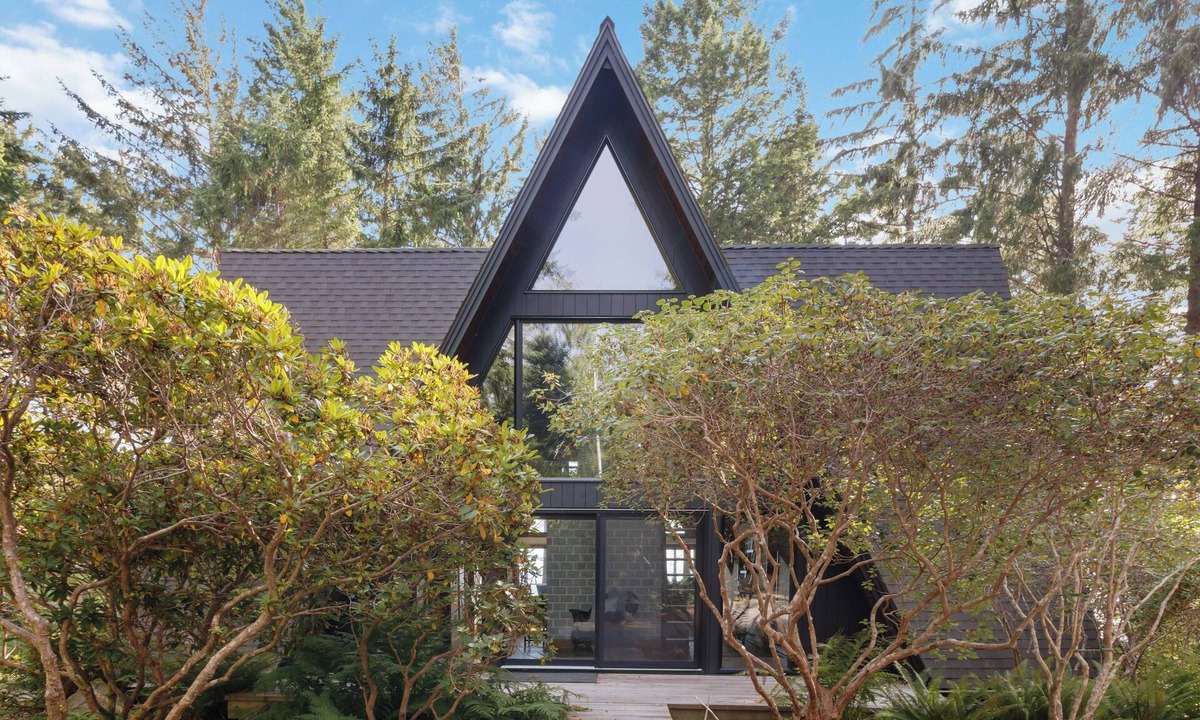 Juan de Fuca Electoral Area Cabin | Seaside A-Frame Cabin with Barrel Sauna near French Beach