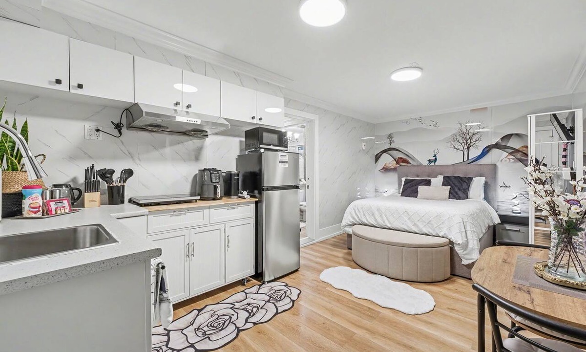 Fraserview Apartment | Secluded Bachelor Suite