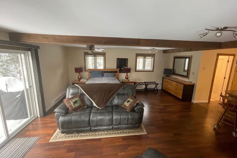 Sioux Lookout Cottage | Secluded Quiet Executive retreat with a lake view and private cozy patio