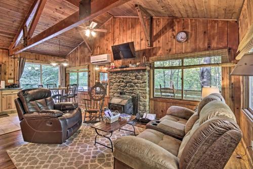 Hood House | Secluded Stanardsville Cabin w/10 Acres & Hot Tub