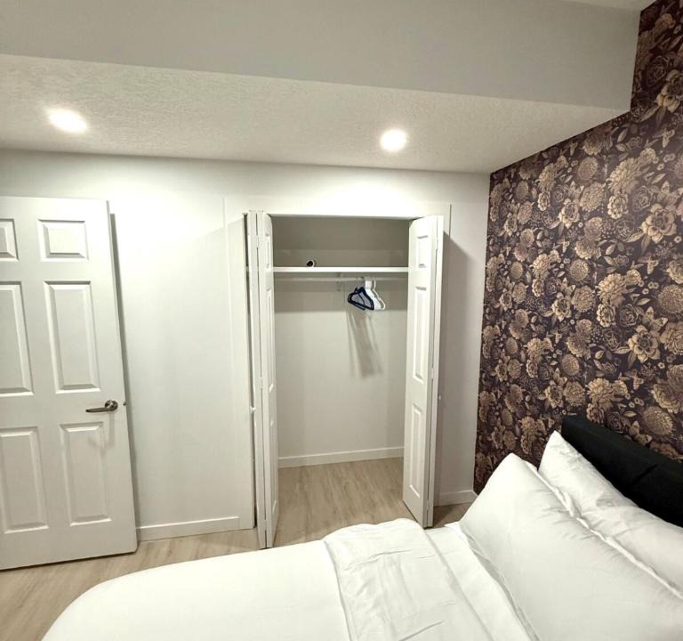 West Edmonton Apartment | Selah Suite