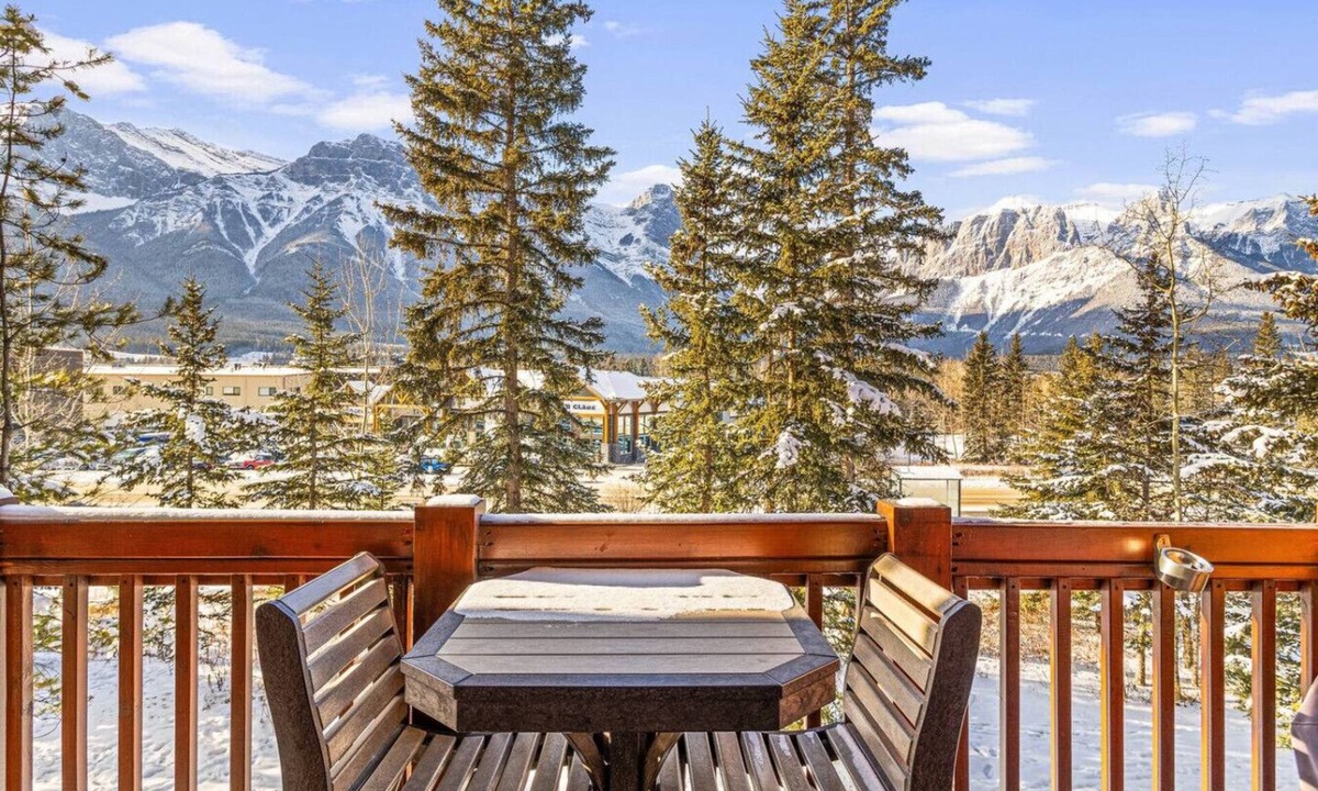 Cougar Creek Condo | Serene 1BR Rockies Retreat w/BBQ, Gym & Hot Tub