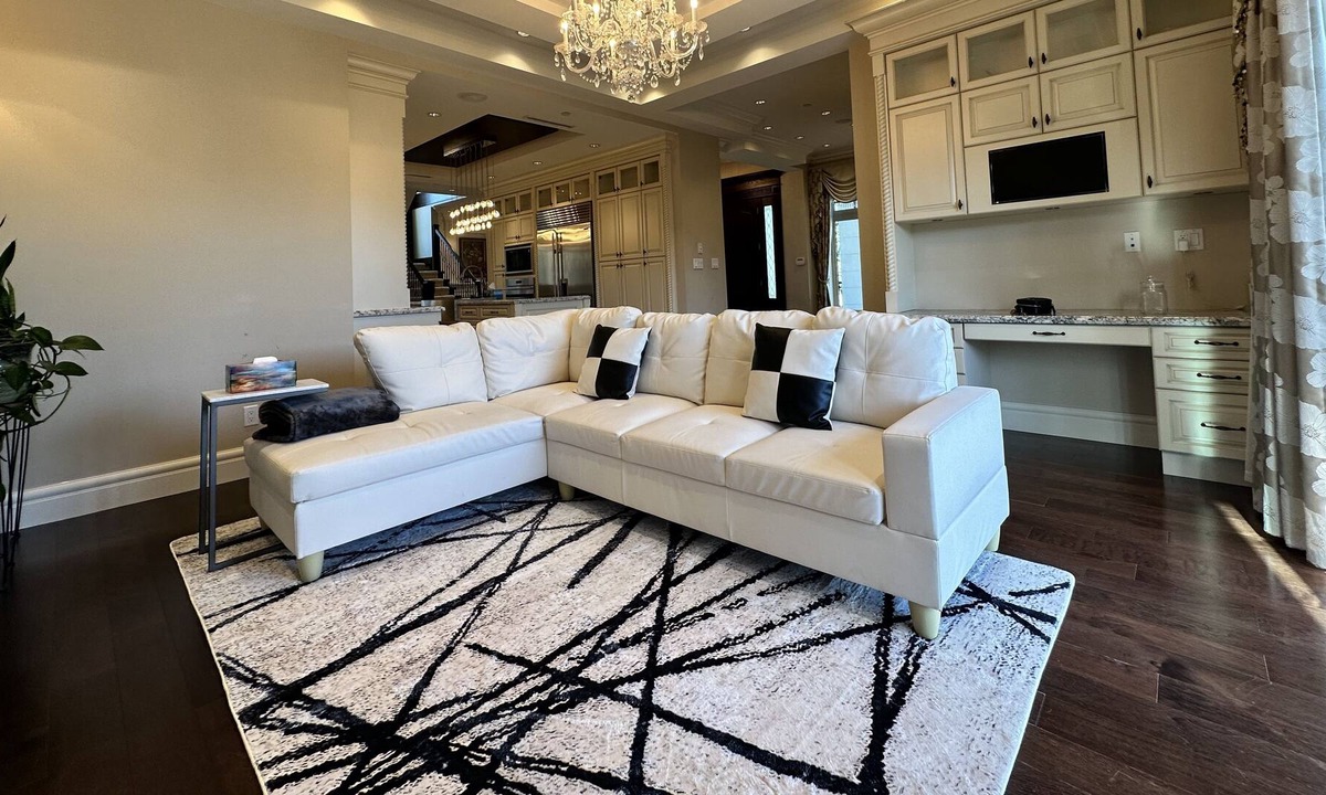 Arbutus Ridge House | Serene Oasis in City Centre
