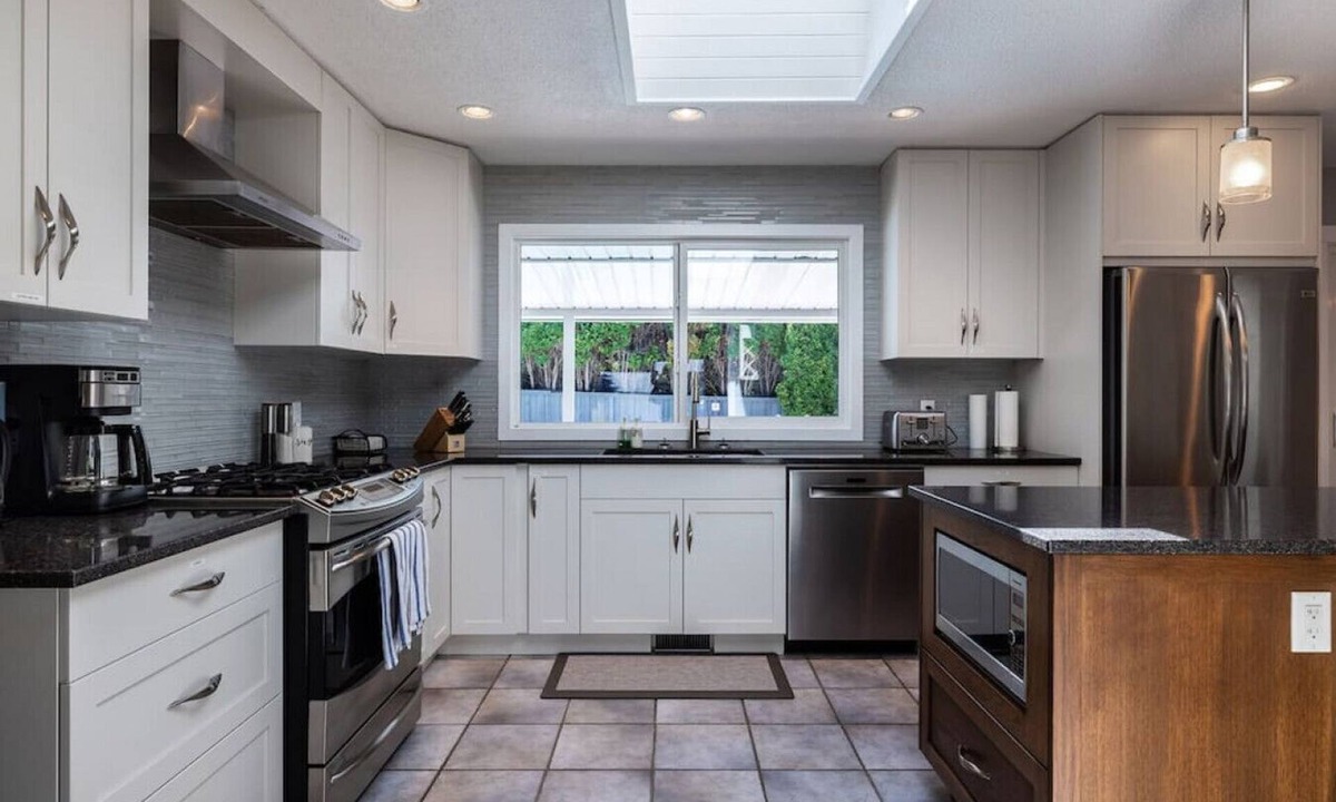 Lower Mission House | Serenity Poolside Retreat · Luxe Home w/Pool/HotTub/Games/PetsOK/Nr Lakes