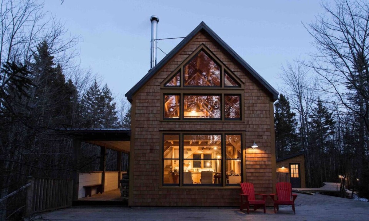 Crescent Beach Cabin | Shackup Cabin— Wood Fired Hot Tub & Near the beach