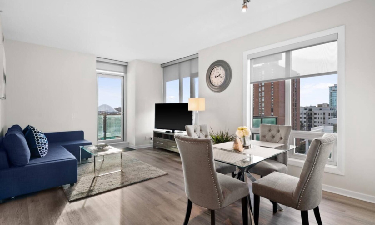 Victoria Park Apartment | Simply Comfort. Stylish 2Bd Apt Downtown. City&Mountain View
