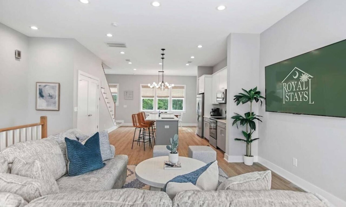 Mount Pleasant House | Sincerely Shem- 7 min to Beach and Downtown CHS