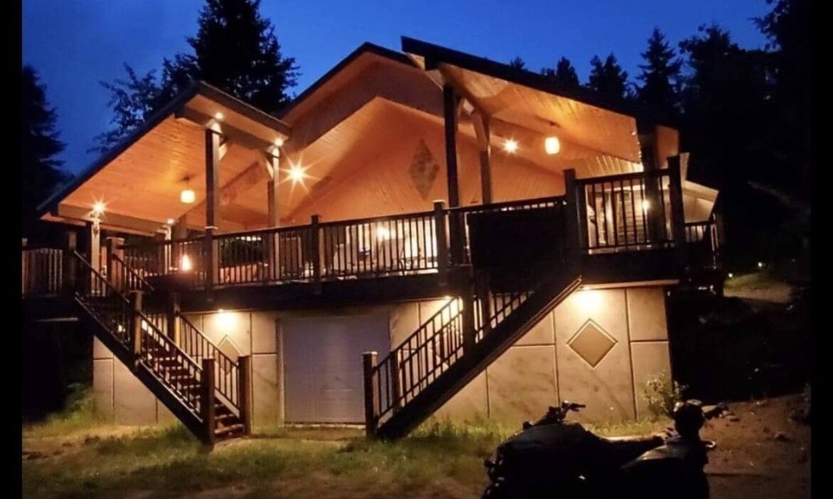 Okanagan-Similkameen Cabin | Sit Back and Relax, You're at the CABIN!