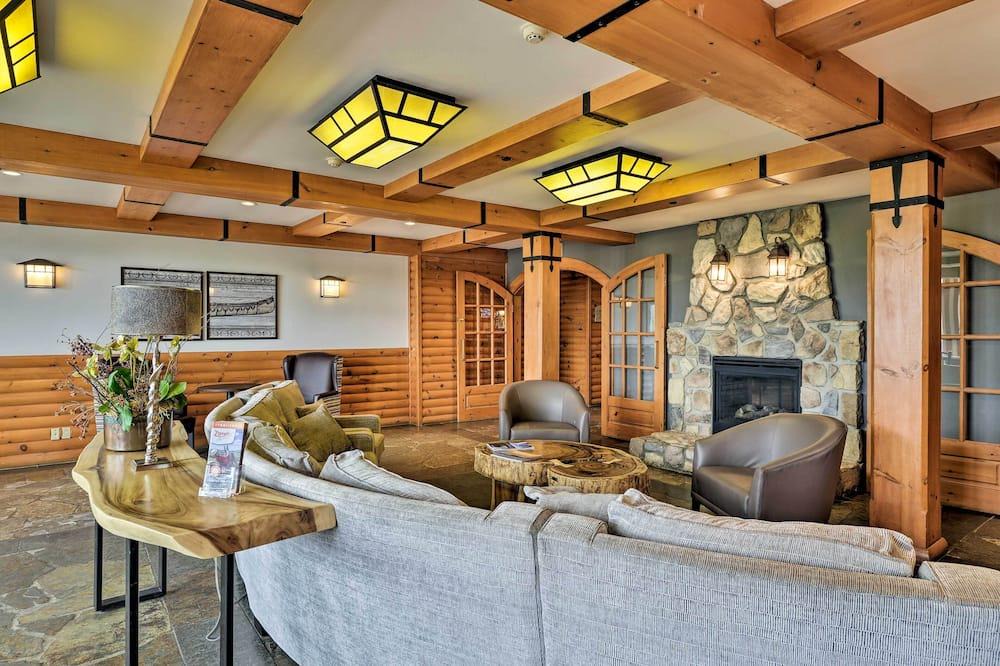 Mont-Tremblant Pedestrian Village Apartment | Ski-In/Out Studio on Mont Tremblant w/ Amenities!
